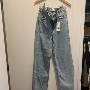 Zara NEW With tags- Zara 90s jean. Perfect condition never worn